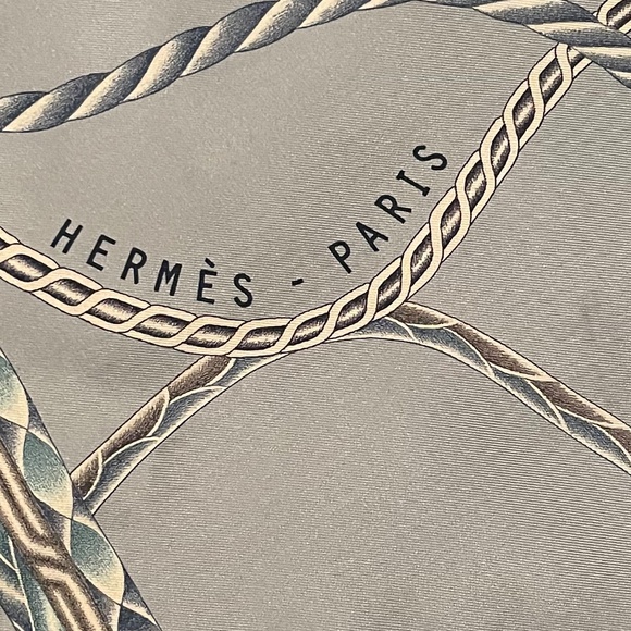 Hermes Scarf with box and bag - Picture 3 of 6